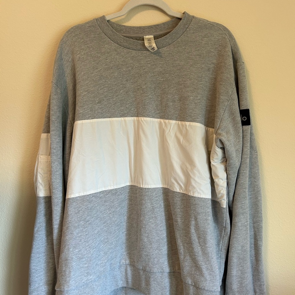 Alo Yoga Gray and White Stripe Crewneck 2XL